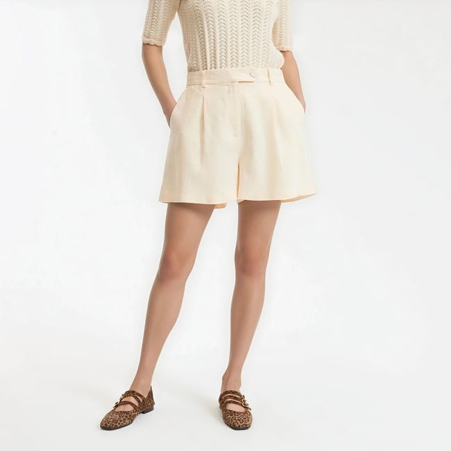 Short en lin  jaune pastel <span itemprop=