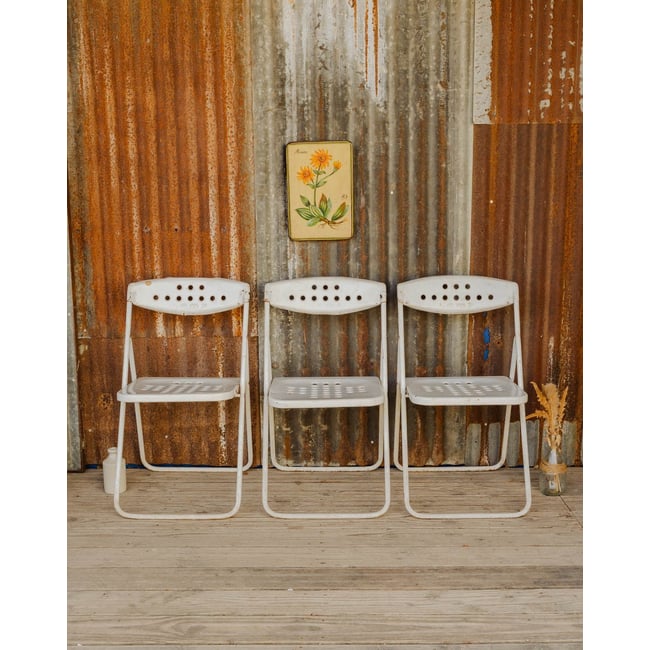 Lot de 3 chaises en métal blanc Alma N°2102 - Bon état Couleur blanc <span itemprop=