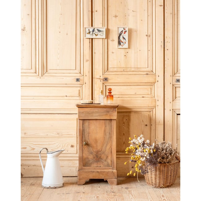 Meuble d'appoint en noyer Gilbert N°1741 - Bon état Couleur bois foncé <span itemprop=