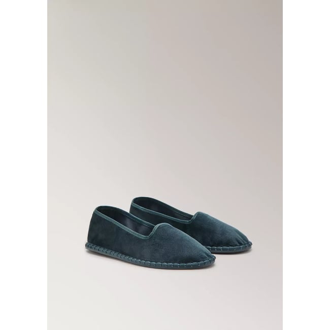 Chaussons en velours bleu marine <span itemprop=