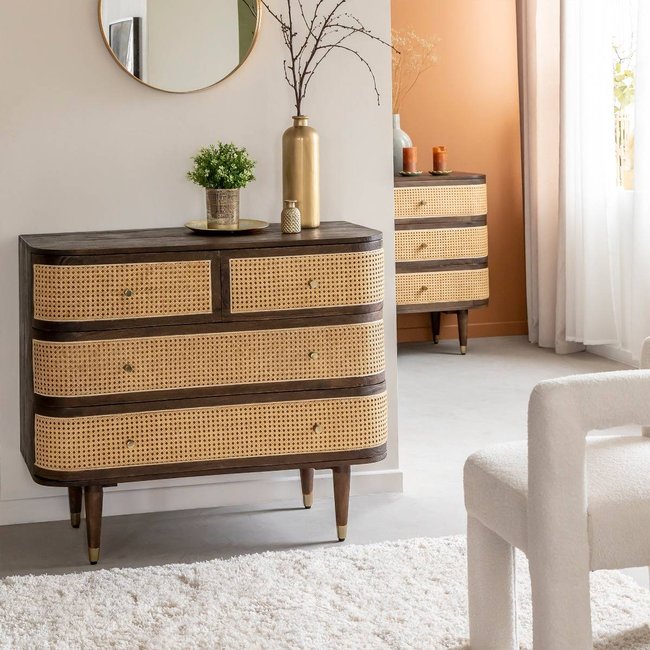 Commode 4 tiroirs en bois de manguier et cannage  SOREN Couleur bois foncé <span itemprop=