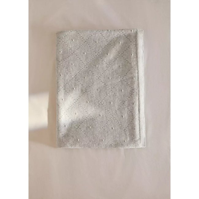 Couverture pour enfant broderie en losange gris <span itemprop=