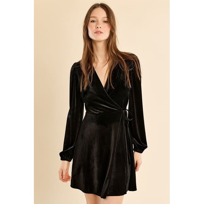 Robe courte portefeuille en velours noir <span itemprop=