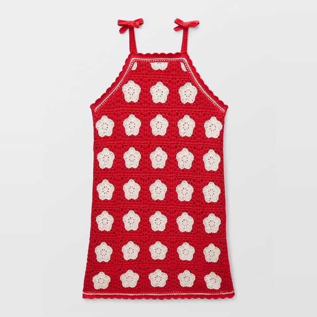 Robe en crochet avec doublure rouge <span itemprop=