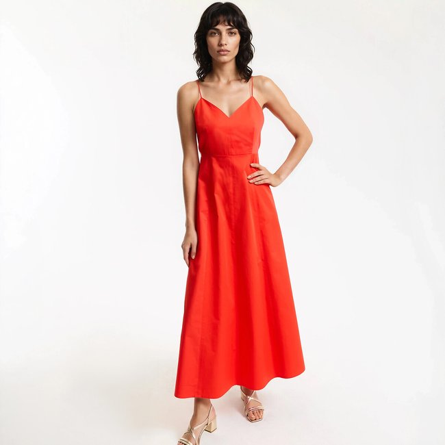 Robe longue à fines bretelles col V rouge orangé <span itemprop=