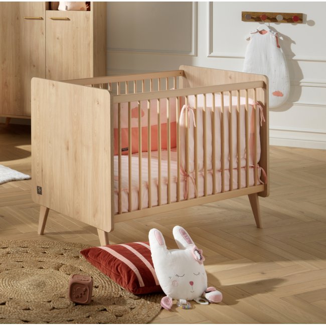 Lit bébé à barreaux Couleur marron <span itemprop=