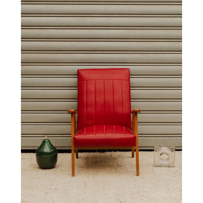 Fauteuil en bois et cuir rouge Jakob N°1443 - Bon état Couleur bois foncé <span itemprop=