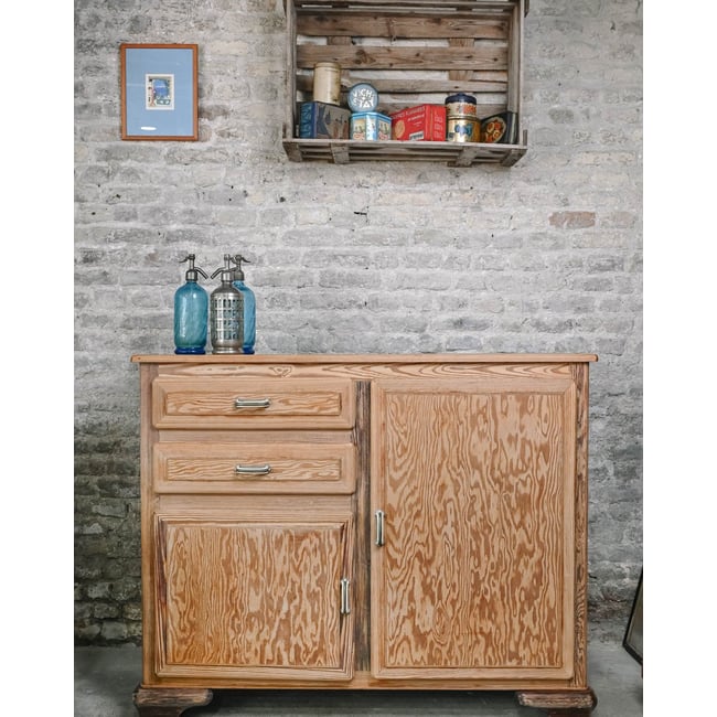 Buffet en pin massif Gilbert N°1793 - Bon état Couleur bois foncé <span itemprop=
