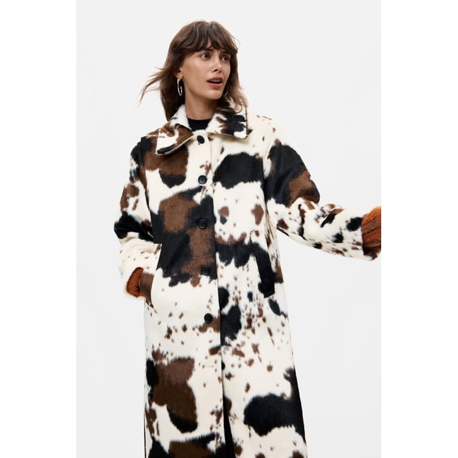 Manteau imprimé à poils longs beige <span itemprop=