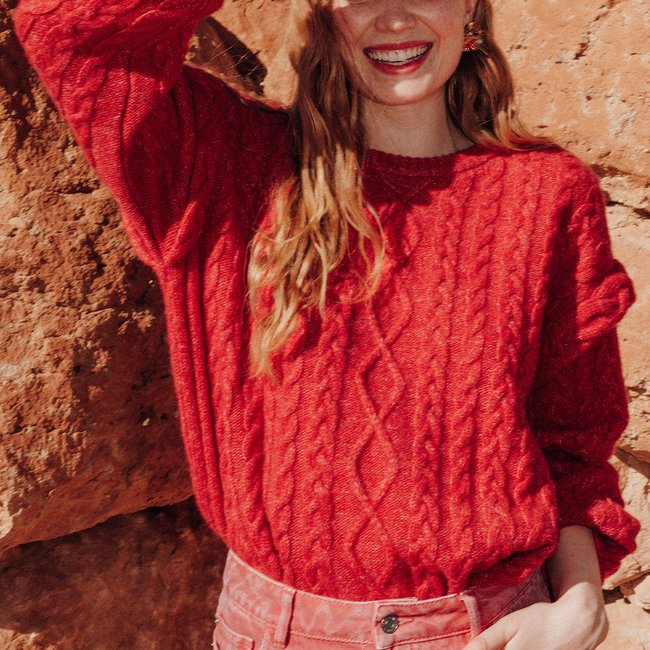 Pull court torsadé rouge <span itemprop=