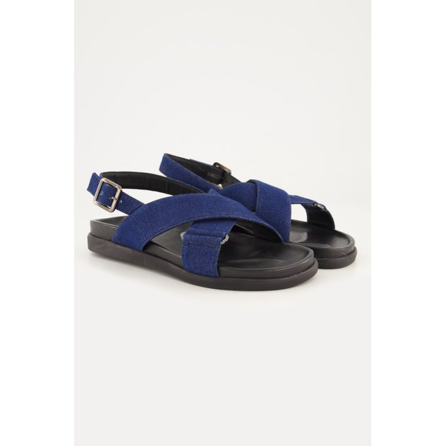 Sandales en denim. Brides croisées - largeur marine <span itemprop=