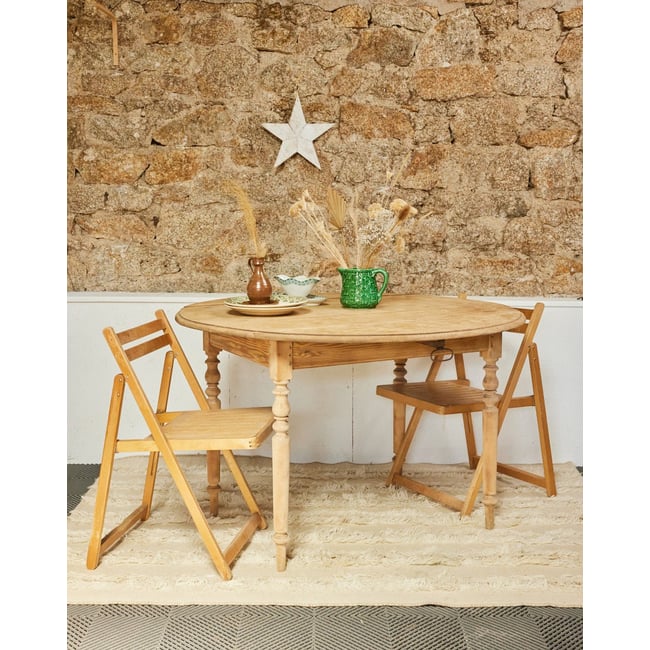Table à manger en chêne massif Romy N°1427 - Bon état Couleur bois clair <span itemprop=