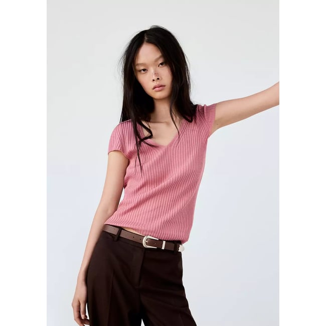 Pull-over côtelé col en V fraise <span itemprop=