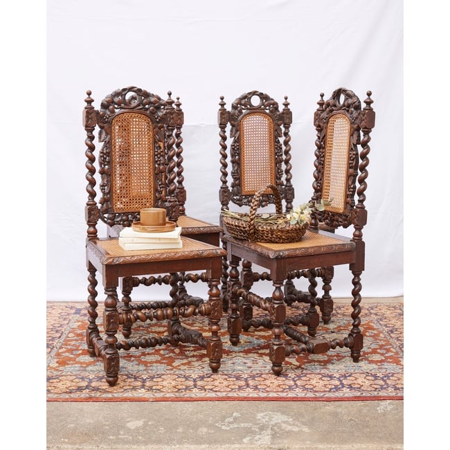 Lot de 4 chaises en chêne et cannage Claude N°1430 - Bon état Couleur bois foncé <span itemprop=