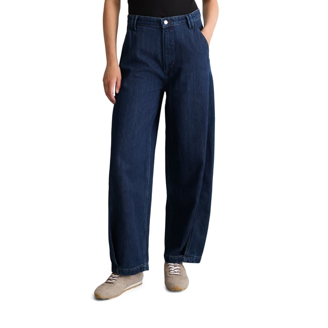 Jeans modèle Enni, coupe large et raccourcis réalisé avec Orange Fiber bleu <span itemprop=
