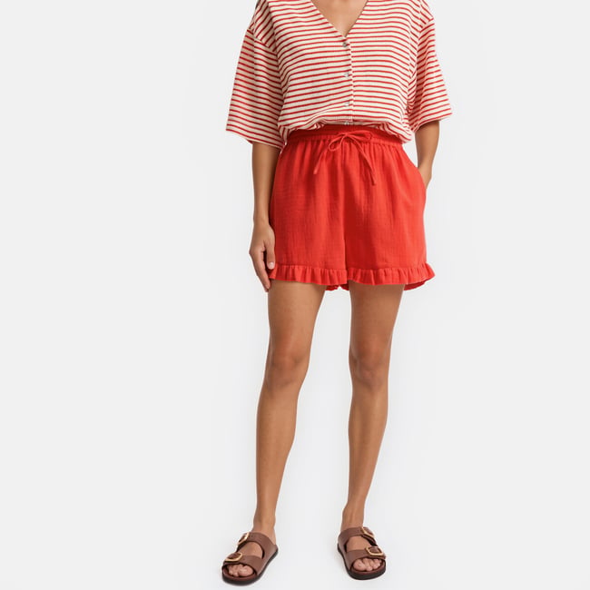 Short à volants et taille élastiquée rouge grenadine <span itemprop=