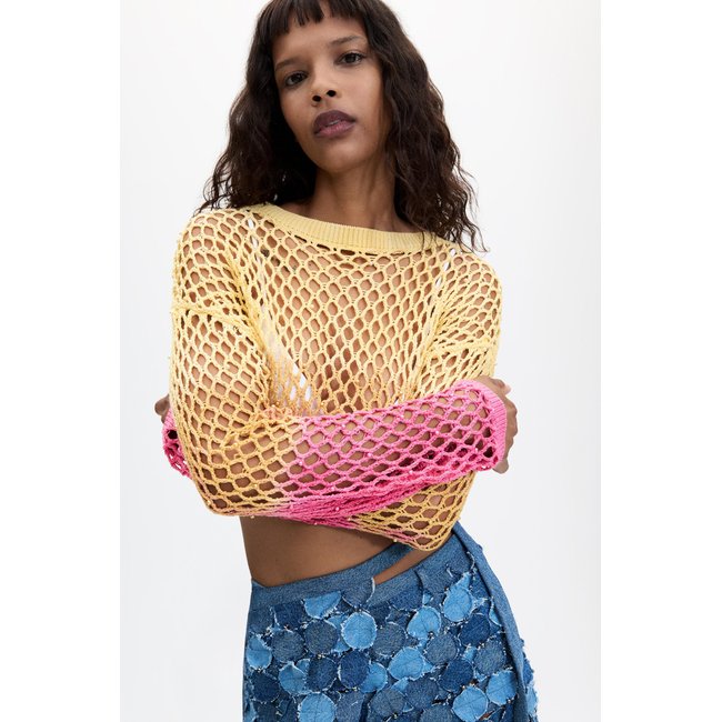 Pull en crochet ajouré multicolore <span itemprop=