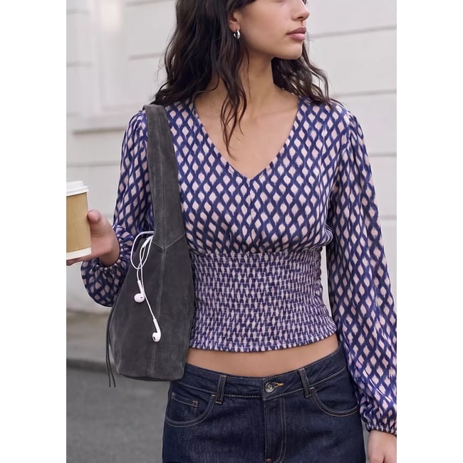 Chemise imprimée à empiècement froncé rose <span itemprop=