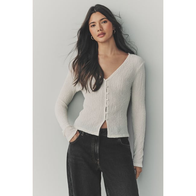 Cardigan boutonné texturé à manches longues écru <span itemprop=