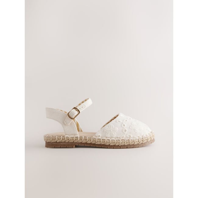 Sandales style espadrilles broderie blanche <span itemprop=