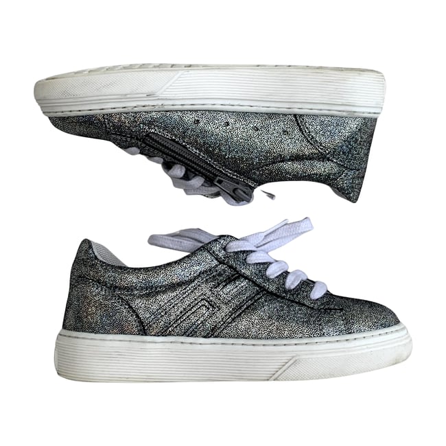 Baskets enfant - Très bon état gris <span itemprop=