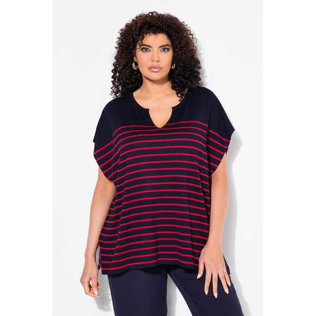 Pull oversize à rayures. Forme « cape ». marine <span itemprop=