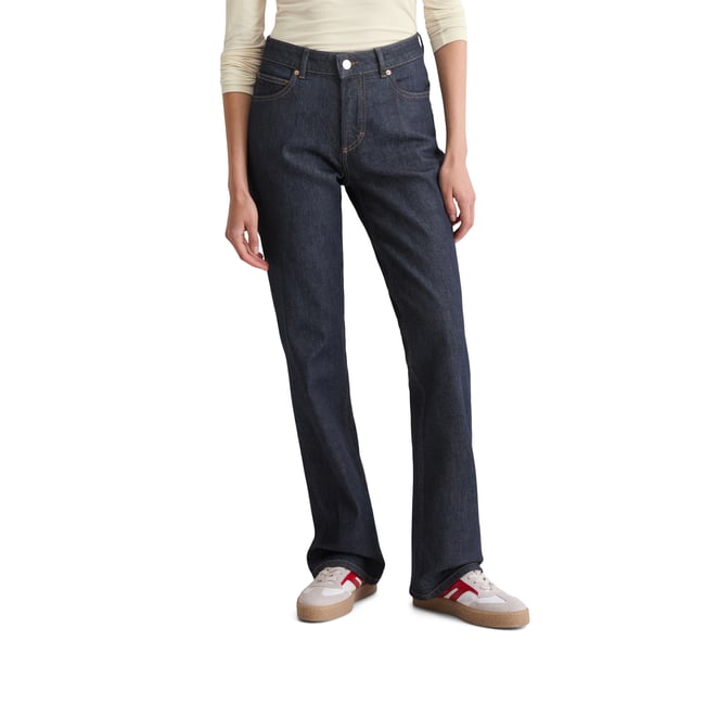 Jeans modèle Kiruna flared en coton organique mélangé stretch bleu foncé <span itemprop=