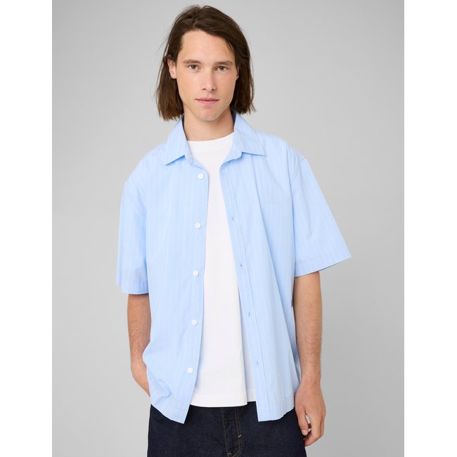 Chemise manches courtes rayées bleu clair <span itemprop=