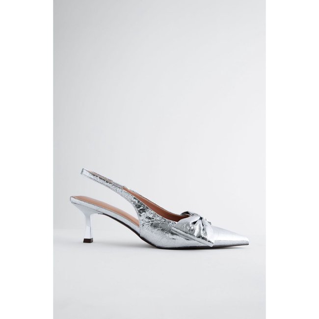 Chaussures à petit talon et nœud argent <span itemprop=
