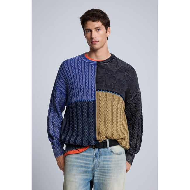 Pull patchwork bleu <span itemprop=