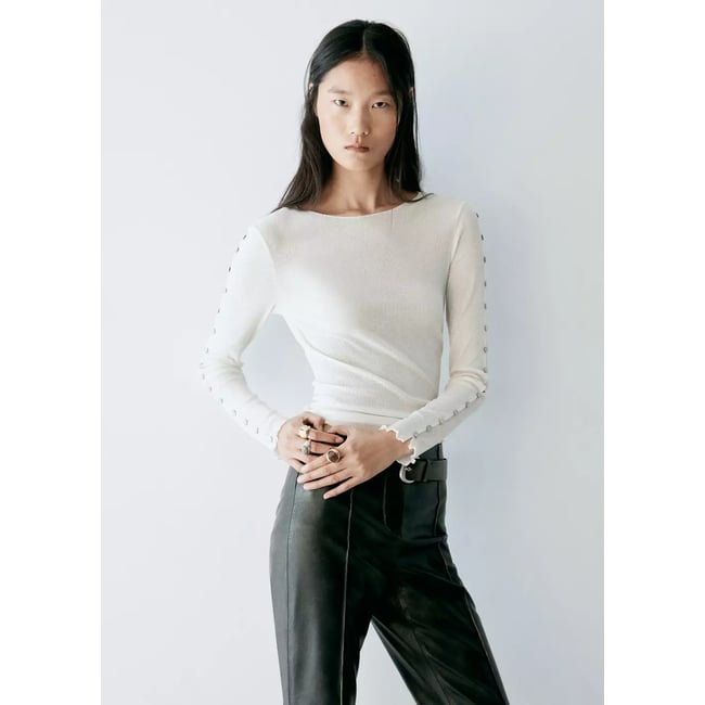 T-shirt en maille côtelée avec boutons décoratifs blanc <span itemprop=