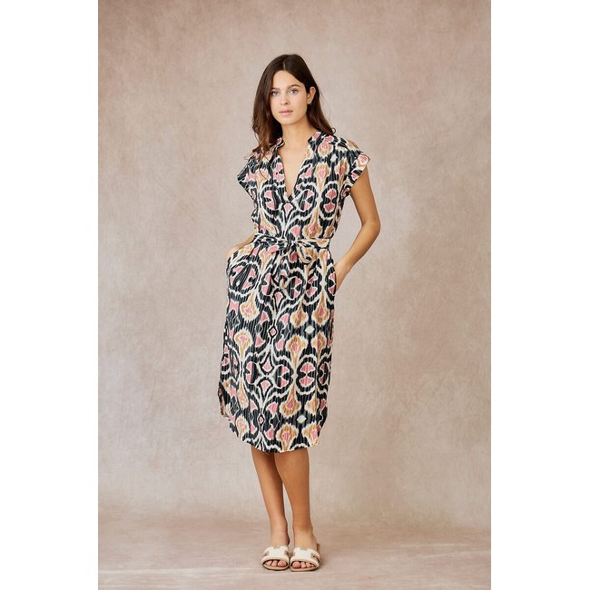 Vestido estampado de largo medio, manga corta y escote en V estampado negro <span itemprop=