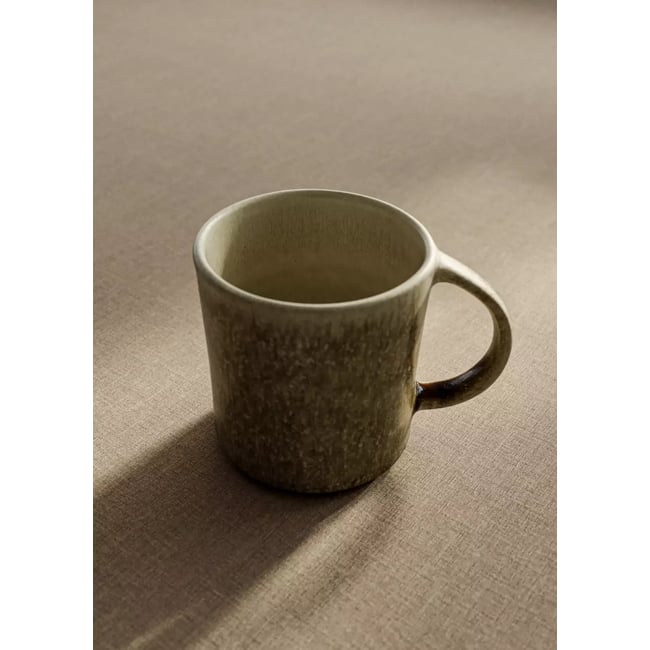 Petite tasse en grès mat Couleur marron moyen <span itemprop=