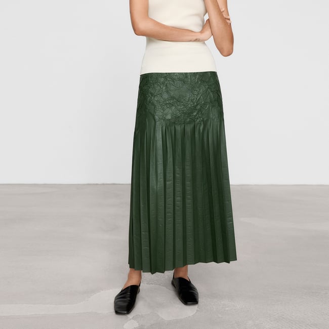 Jupe midi plissée simili vert <span itemprop=