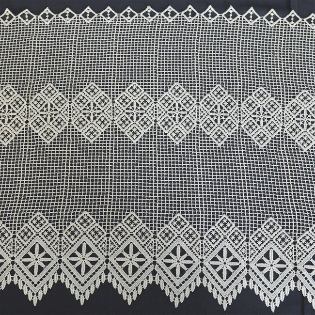 Brise bise en macramé au style graphique - HOME MAISON