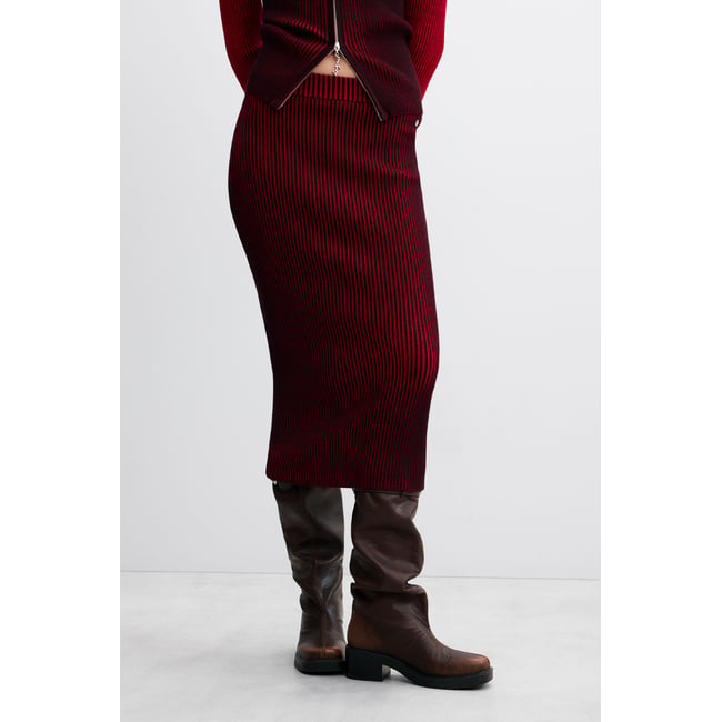 Jupe midi en maille irisée rouge <span itemprop=