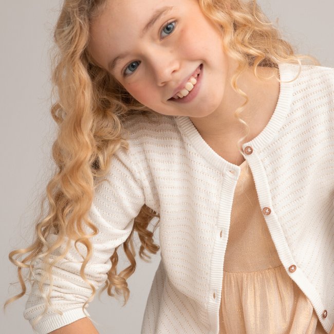 Gilet en fine maille boutonné à rayures rayé écru <span itemprop=