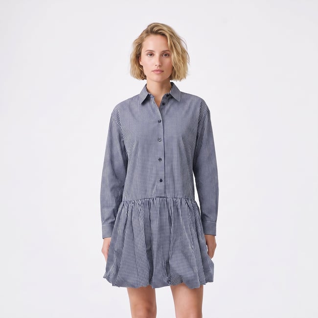 Robe chemise structurée avec volume bouffant en dessous ARERIE bleu marine <span itemprop=