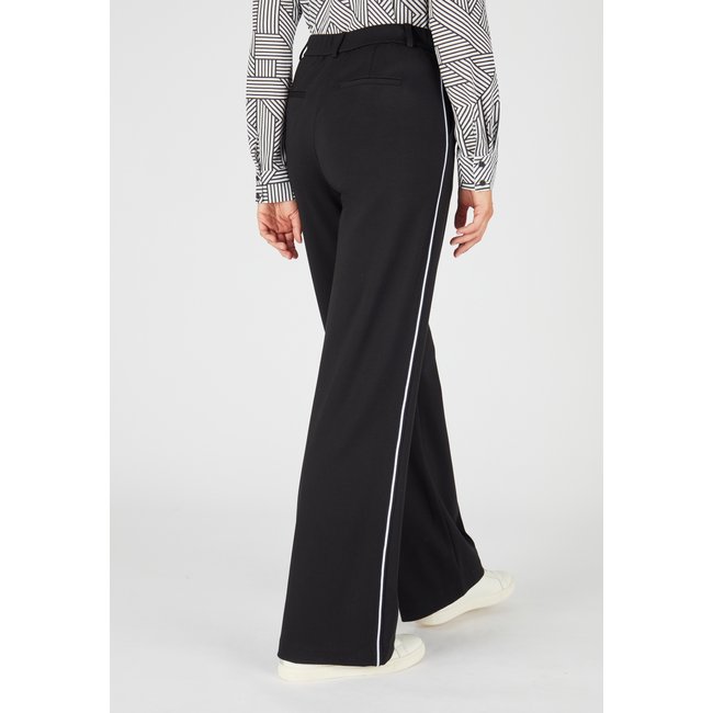 Pantalon large en maille noir <span itemprop=