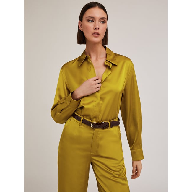 Chemise en satin jaune <span itemprop=