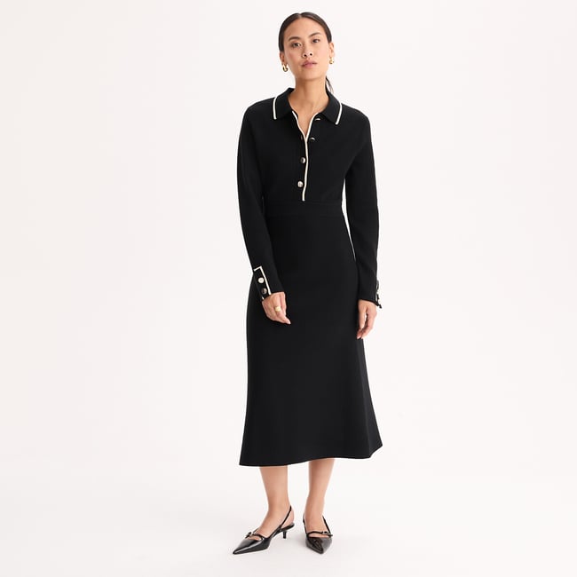 Robe à col polo longueur midi manches longues noir/écru <span itemprop=
