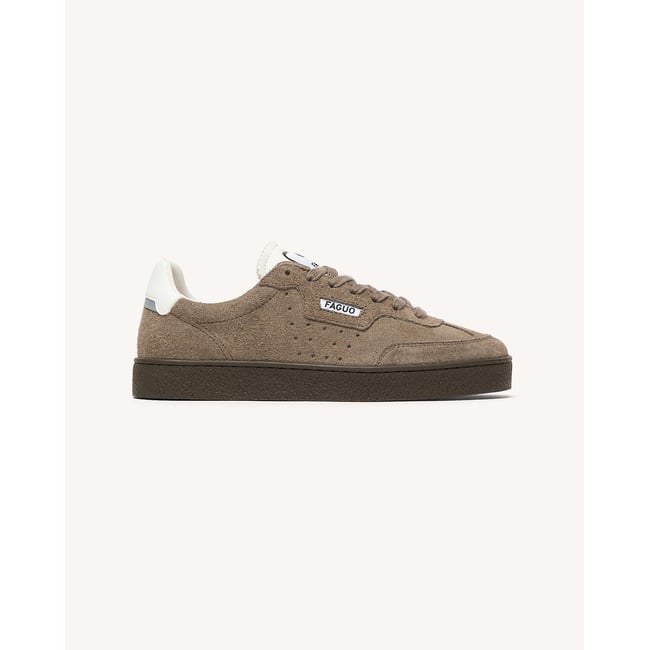 Baskets basses en cuir suédé taupe <span itemprop=