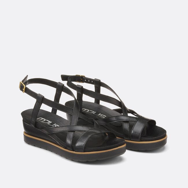 Sandales compensées en cuir negro <span itemprop=