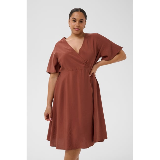 Robe marron henna <span itemprop=
