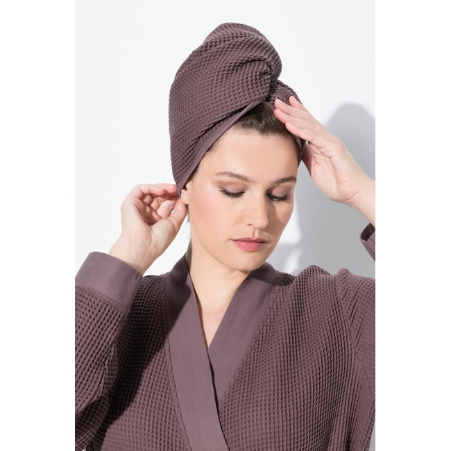 Serviette turban en piqué gaufré, bouton terre <span itemprop=