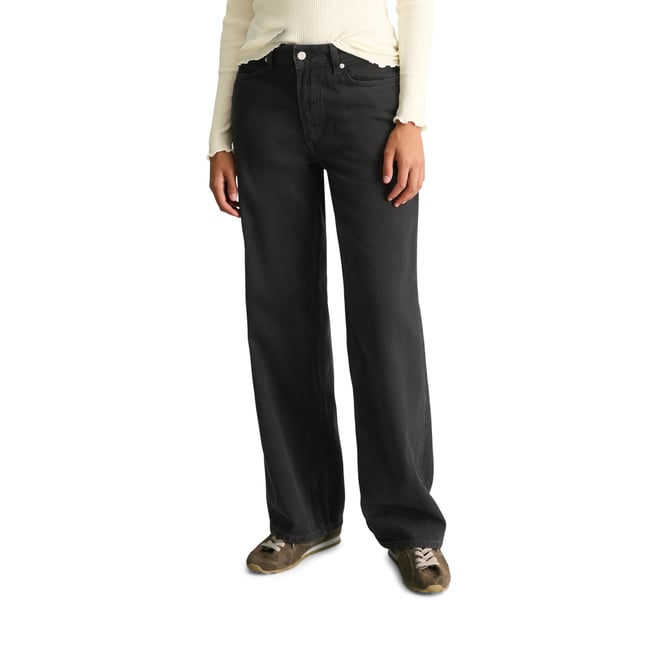 Jeans modèle Tomke wide en un mélange doux de coton bio et de lyocell noir <span itemprop=