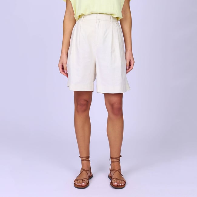 Short pincé Glinda ecru <span itemprop=