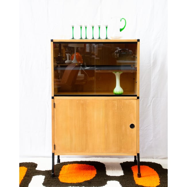 Vitrine en bois et métal Victoria N°1366 - Bon état Couleur bois clair <span itemprop=
