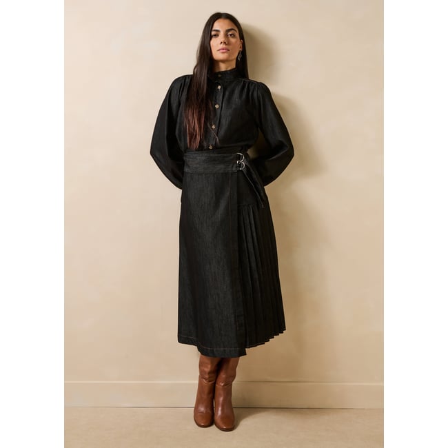 Jupe midi portefeuille en denim noir <span itemprop=