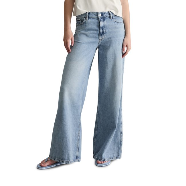 Jeans modèle Anjo extra large en denim rigide bleu clair <span itemprop=